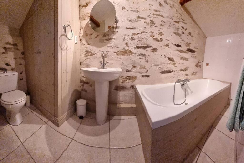 Le Pavillon Bleu Vouvant - Gite Maison Buitenkant foto